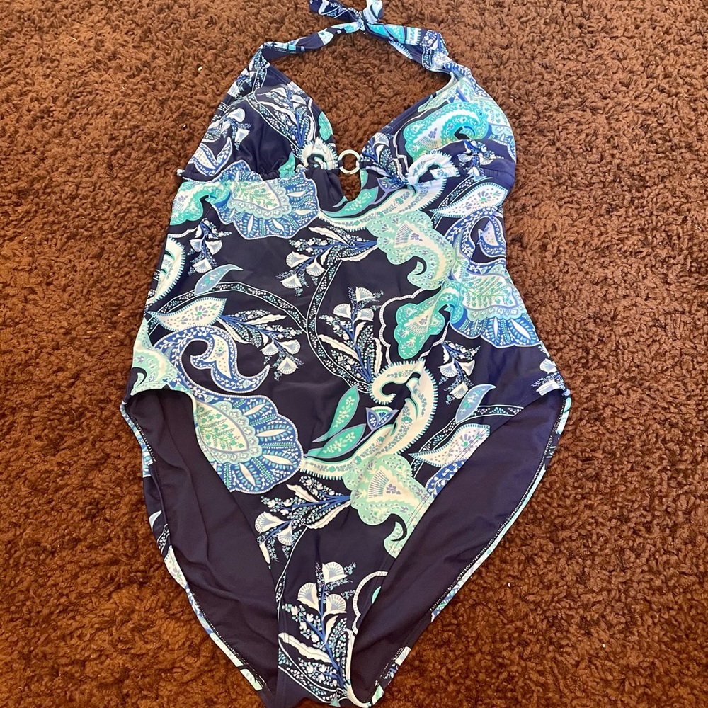 One piece swim suit